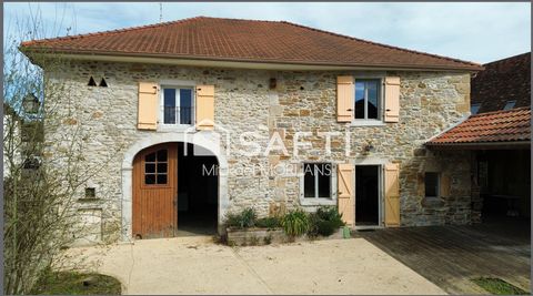 Maison Béarnaise de 252 m2, 11 pièces, 7 chambres, dépendance