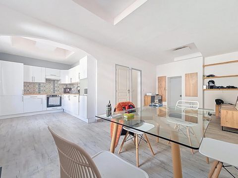 Immeuble avec T2 loué + deux plateaux à aménager – Centre de Bédarieux