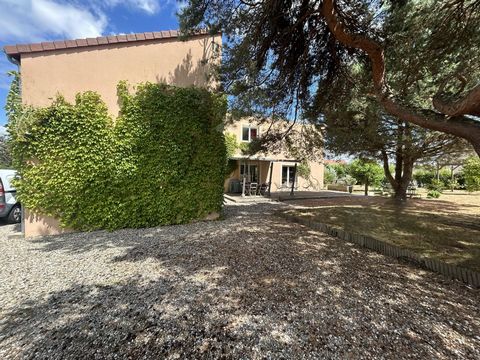 Maison d'architecte avec le nécessaire en plain-pied