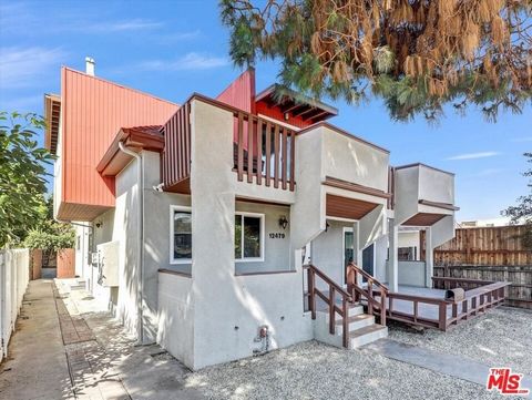 Located in Marina del Rey, this two-story traditional home offers over 2,700 sq. ft. of comfortable living space on a 4,891 sqft lot. The main house includes 6 bedrooms and 6 bathrooms, with the flexibility of a primary suite on either level. A detac...