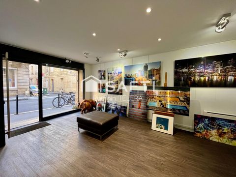 Murs commerciaux de 90 m² (105 au sol), entre Gambetta et Tourny avec cour intérieure.