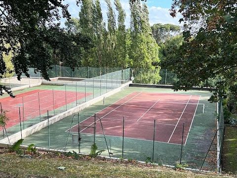 DINARD (35800) - Appartement 2(3) pièces, 1(ou 2) chambres. Prix : 439.800 euros. Honoraires : 3,48% TTC inclus à la charge de l'acquéreur, soit 425.000 euros hors honoraires. Appartement d'exception avec sa vue panoramique sur Dinard, Saint-malo int...