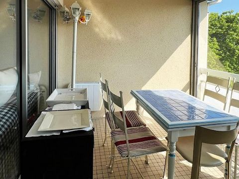 DINARD (35800) - Appartement T1. Prix : 217.800 euros. Honoraires : 3,71 % TTC inclus à la charge de l'acquéreur, soit 210.000 euros hors honoraires. Studio d'une surface Carrez de 28,81 m2 situé au 3ème étage d'une résidence avec ascenseur, au centr...