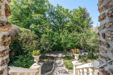 A 100 m du Bois, 400 m du RER A, 1,2 km du Métro