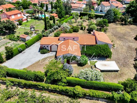 Villa spacieuse de 190m² environ 4 faces plain pied sur grand terrain constructible arboré.