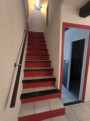 BELLE MAISON 2 CHAMBRES + PETITE COURS AU COEUR DU VILLAGE