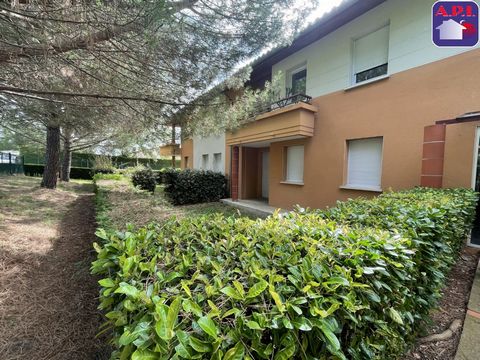 Venez découvrir cet apparement lumineux T2 meublé avec terrasse et jardin, dans une résidence calme et sécurisée avec piscine. Il se compose d'un séjour donnant sur le jardin, une cuisine ouverte équipée et aménagée, une belle chambre avec placard, u...