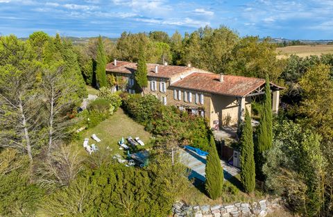 Domaine avec 3/4 Gîtes et/ou CDH, park, piscine 1.5 ha