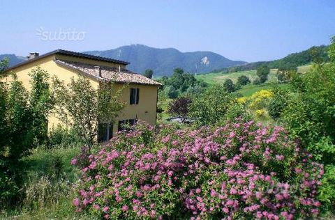 Completely renovated villa located in an isolated and quiet position in the hamlet of Salsomaggiore Terme. Completely renovated villa located in an isolated and quiet position in the hamlet of Salsomaggiore Terme. The property consists of basement fl...
