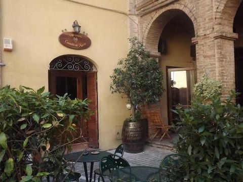 Town house or business use in the heart of the historic centre of Cossignano, charming hilltop town approximately 20 minutes’ drive away from the sandy beaches of Marches.Panoramic with sea views and mountain views. The house measures 104 sq m and cu...