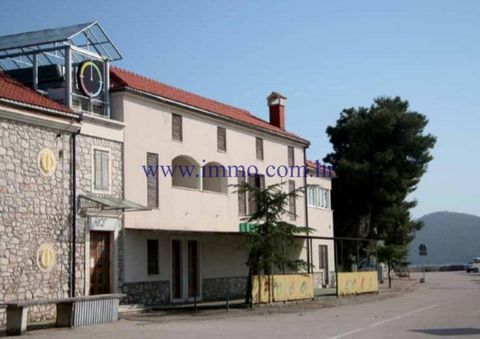 Business premises for sale, first row to the sea, only few kilometers away from Solaris and city center of Šibenik. During the 19th century, it used to be a mill and in the 80's it is altered to one of the most popular disco clubs. The main building ...