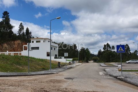 Identificação do imóvel: ZMPT544951 Plot with project - Ourém Plot of land with 384m2 and with a construction area of 280m2. Ideal for those looking for a good home. Also with the possibility of being purchased with turnkey housing. Inserted in an id...