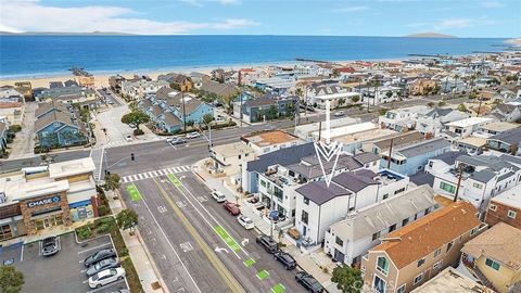 Recently constructed 8 bedroom, 5 full and 2 half bath Newport Beach Balboa Peninsula Duplex Home- complete with TWO (2) SHORT TERM LODGING (RENTAL) PERMITS. This is an investors’ dream as the property has been recently completed and fully operationa...