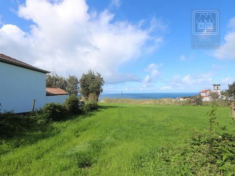 Large Land (rustic land) located in the parish of Feteiras, municipality of Ponta Delgada, with 13,900 m2 of total area (equivalent to about 10 bushels), ideal for the realization of an agricultural project, for the creation of a leisure space or sim...