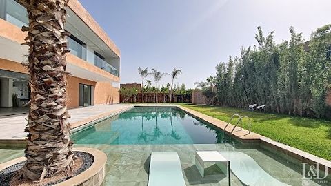 For sale very beautiful contemporary villa in Marrakech Route de lâEUR(TM)Ourika KM10 Located in a private and secure domain of one hectare this magnificent villa of 480 m2 is built on a land of 2300 m2. Its green garden planted with palm trees, oliv...
