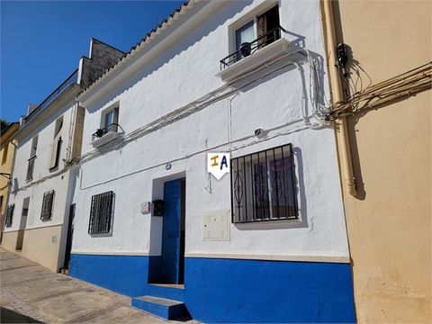 VERLAAGD VOOR EEN SNELLE VERKOOP! Ongelooflijke deal voor dit prachtige pand met 3 slaapkamers in de historische parel van Loja in de provincie Granada, Andalusië, Spanje. Instapklaar en boordevol charme, dit huis beschikt over geplaveide straten, ad...