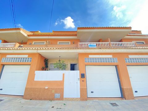Spacious 4 bedroom town house with spectacular garage. Fantastically large town house located in San Javier is looking for new owners. On the ground floor there is a charming and spacious living room, a dining room, a bathroom with a shower, a double...