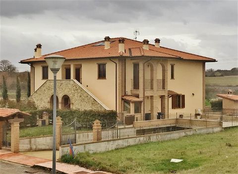 CASTIGLIONE DEL LAGO (PG): 55 sqm first floor flat with independent entrance, comprising living room with kitchenette and balcony, double bedroom and bathroom. The property includes private garden and garage in the basement. Good finishes. Panoramic ...