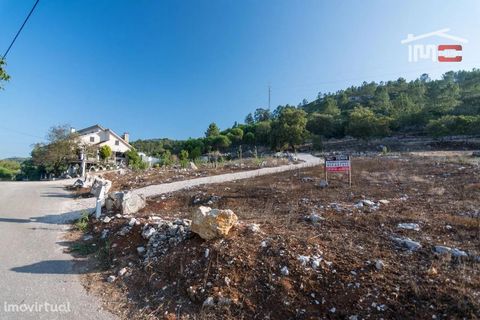 Rustic land with an area of 800 m2 with feasibility for construction located in the center of the village of Bouceiros, excellent location near the church.
