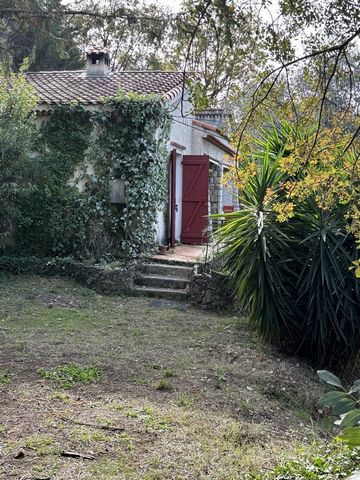 The Sunrise Real Estate agency presents for sale this charming single-storey house with a surface area of 77 m2 of living space, located in Peille in the Cadre district, 2 minutes from the village and only 25 minutes from Nice and Monaco. This house ...