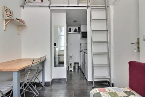 MOBILITY LEASE ONLY: In order to be eligible to rent this apartment you will need to be coming to Paris for work, a work-related mission, or as a student. This lease is not suitable for holidays. The main living room of the studio consists of a kitch...