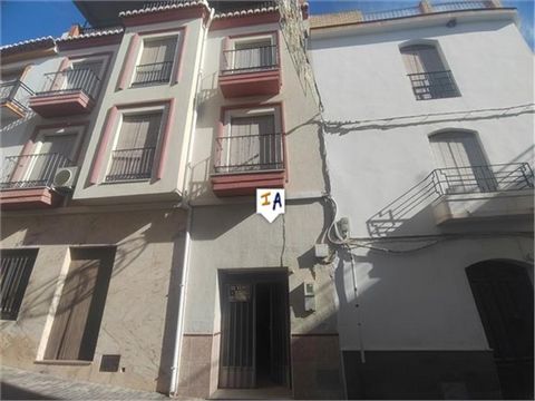 This 5 bedroom, 2 bathroom townhouse is situated in Molvizar a traditional Andalucian village with around 3,000 residents and whitewashed houses, in the province of Granada in Andalucia, Spain. Surrounded by mountains, yet Molvizar is only a short dr...