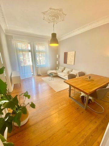 Experience the charm of the old building in our stylishly furnished 3-room apartment in the heart of a hip old building district. Enjoy your breakfast on the quiet courtyard balcony and discover the surrounding restaurants. With study, ideal for busi...