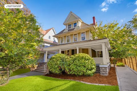 Welcome to The Aurora, located at 729 East 18th Street, a captivating Victorian masterpiece steeped in timeless allure and grace. Embrace the chance to make this historical canvas your very own with the guidance of your architect and designer. This e...