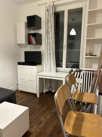 Nestled in a beautiful Haussmannian building secured with 2 entrance doors, this ground floor apartment looks onto 2 quiet courtyards. It has one living room with a sofa bed and a bedroom with 2 bunk beds and one mattress underneath, the room sleepin...