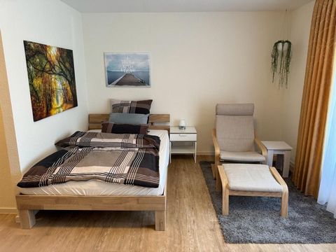 The apartment is 30 square meters and is located on the mezzanine floor in house 98. Only 150 m from the house is the Rösrath-Stümpen stop for the RB25 regional train to Cologne. Within 17 minutes you are on the Domplatte in front of Cologne Cathedra...