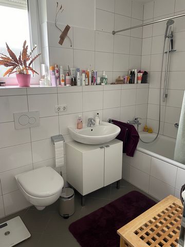 I am renting out my 2-room apartment including a small garden and a large hobby room as well as a garage for four months. The period is January to April. But there is a bit of leeway. The apartment is located in a quiet residential complex in Wolfrat...