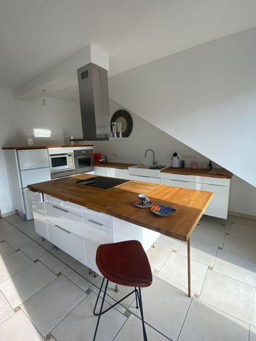 This beautiful, bright and modern 3-room apartment is located in 65812 Bad-Soden (Taunus) - a suburb of Frankfurt, very central but still quiet. Very good connections to Frankfurt city center by public transport (train station 2 min. away - 25 min. t...