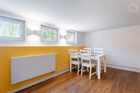 The apartment is located as a basement apartment with a separate entrance in a beautiful, freshly renovated single-family house (Lüneburg coffee mill style). The apartment has a large eat-in kitchen and a bedroom/living room. The apartment has its ow...