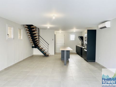RARE product in the heart of the village of Lavernose Lacasse, everything is accessible on foot. This terraced house, consists on the ground floor of an entrance overlooking the fitted and equipped kitchen of more than 12 m2, a separate toilet, a liv...