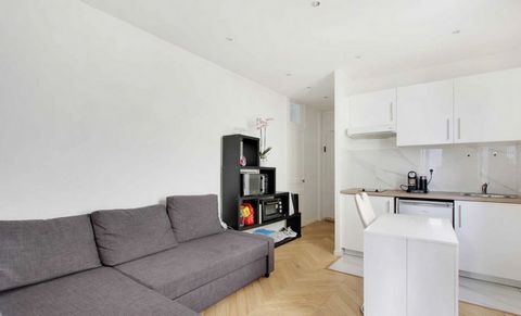 It is a T2 in Neuilly-Sur-Seine at the Pont de Neuilly. The 25m2 flat is located on the 1st floor (without lift) of a beautiful and quiet building. It is composed of : - A fully equipped kitchen with fridge, toaster, coffee machine, kettle, hob, dish...