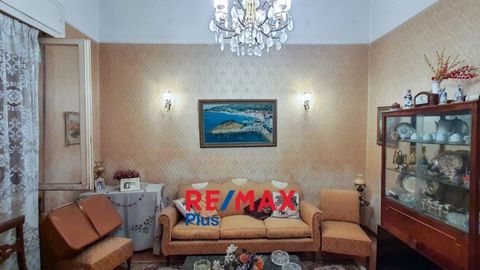 For sale floor apartment 122 sqm ground floor, in Nea Smyrni, exclusively from our office. It consists of the living room & dining area, the kitchen, the three large bedrooms, the storage room and the bathroom. It has a large yard at the back of the ...