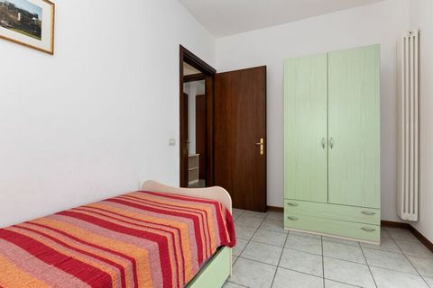 Located in Lazise, this holiday home features 2 bedrooms, a shared swimming pool, and a balcony for a peaceful yet refreshing holiday. The pet-friendly property is ideal for a family or group of 5 and is located close to Lake Maggiore. Lazise is one ...