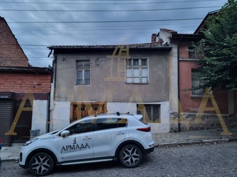 EXCLUSIVELY from ARMADA Properties! We offer you a brick house in the center of Bratsigovo. The property consists of a two-storey house with an area of 84 m2 (42 m2 per floor), 2 farm buildings of 36 m2 and 6 m2, all situated in a plot of 158 m2. Ext...