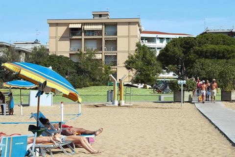 Directly on the beach in the quieter district of Lido del Sole. The long, gently sloping sandy beach is child-friendly and very well maintained. Activities nearby: On the approx. 8-10 km long and wide sandy beach, a wide-ranging animation program is ...