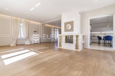 Salata, one of the most beautiful micro-locations in Zagreb, an extremely quiet street, just a few minutes on foot to Ban Jelacic Square. Luxuriously furnished two-storey three bedroom apartment in a beautiful villa with 2 apartments. 160m2 with terr...