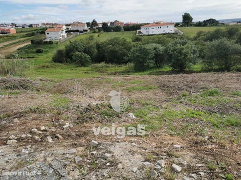 Plot of land for construction of detached housing! It can be built villa of 3 floors with basement, ground floor and upper floor. Located in Quinta da Marquesa, Gaeiras, area of villas and very quiet. Service and shopping area, with access to the mot...