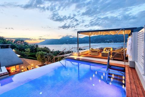DUBROVNIK, KORČULA - Luxury villa for sale This refined detached villa represents the pinnacle of elegance, comfort and luxury, creating an exclusive retreat only 100 meters from the seashore. With a total area of 346.00 m2 and a spacious plot, this ...