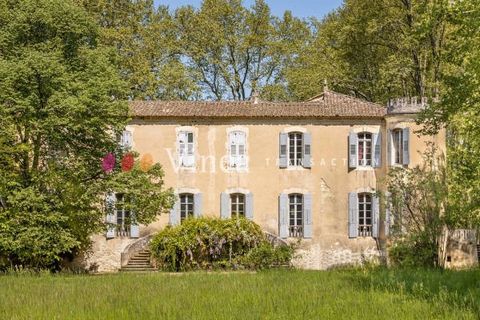This estate of character is located in a tourist area near a small town in the Gard region offering all services. It benefits from a pleasant environment with views on its park, its vineyard and the countryside. Easy to access, the property is 20 min...
