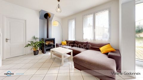Dpt Charente Maritime (17), à vendre à BALLON maison de campagne, d'une surface utile de 157,59 m2, avec 4 chambres, un chai en pierre, un jardin d'accueil, stationnement, espace clos privatif avec terrasse en bois