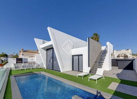 Luxury key ready 3-bedroom villa in Villamartin, close to the golf course, La Zenia Boulevard and the beach, with great sea views. In the prestigious residential area of Blue Lagoon in Villamartin, we have created an outstanding individual villa, 100...
