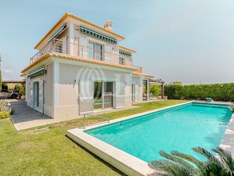 5-bedroom villa, 305 sqm (gross construction area), with garden, swimming pool and sauna, set in a 2786 sqm plot of land, in Vila Nova de Cacela, Algarve. The villa's ground floor has a living and dining room with fireplace, an office / games room wi...