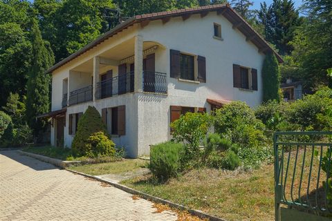 Spacious house built in 1982, located in a small village, just a few km from Romans-sur-Isère, a dynamic town ideally located at the foot of the Vercors. The house has beautiful views and is located in a peaceful environment. The property currently h...