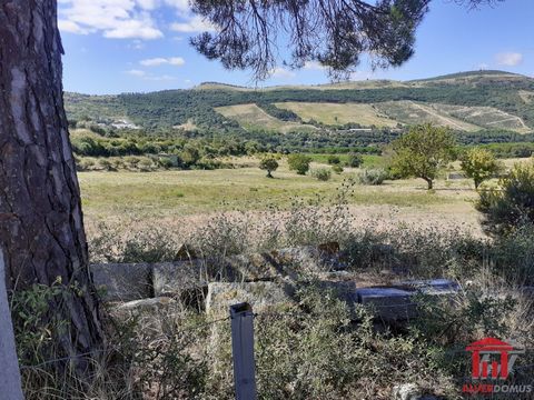 1.Terrain. Rustic / Urban with a total of 3,200 m2: Includes unfinished housing only in structure (expired construction license, being possible to reactivate it with C.M. Loures); having next to it has two small villas with 62.60 m2 and 59 m2 in the ...