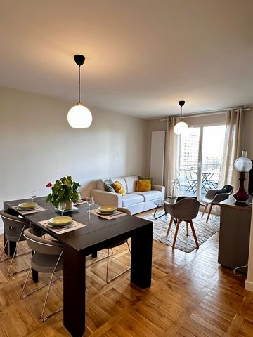 Appartement trois pièces neuf et meublé avec soin avec imprenable sur tout Paris