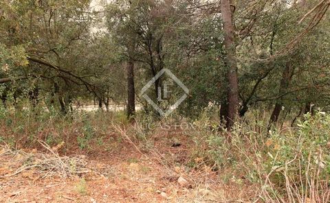 Lucas Fox presents this exclusive plot for the construction of a dream property in the prestigious and private surroundings of the Can Prat development in Matadepera. This exclusive urban plot covers a generous area of 800 m². On the one hand, it sta...